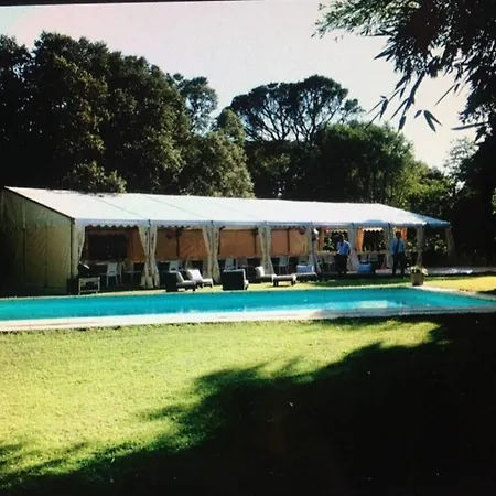 600 M Family House With Swimming Pool Park