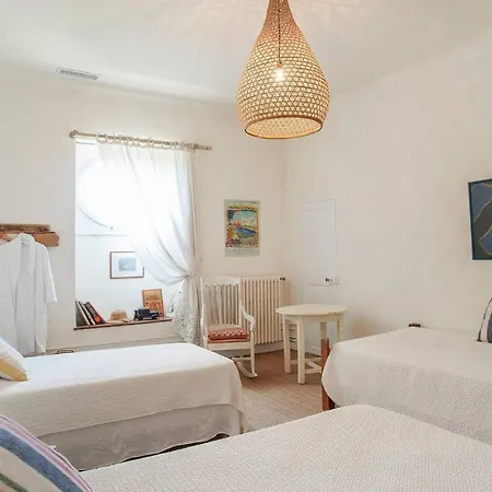 600 M Family House With Swimming Pool Park
